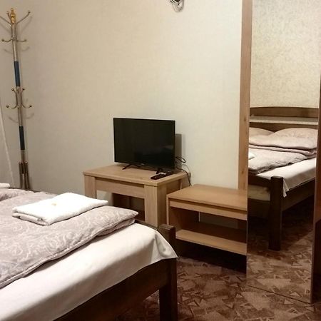 Pid Skeleyu Hotel Lazeshchyna Room photo
