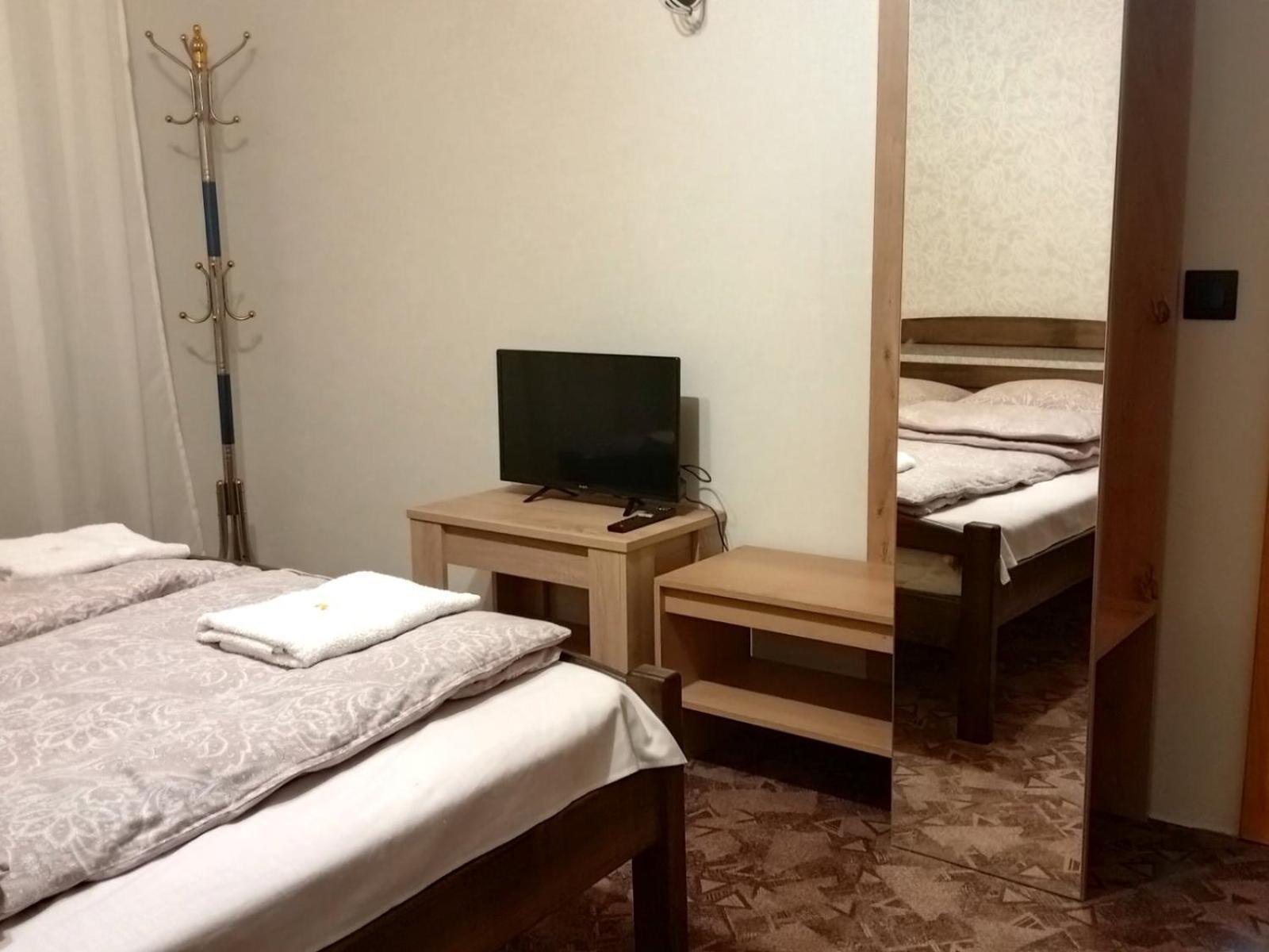 Pid Skeleyu Hotel Lazeshchyna Room photo